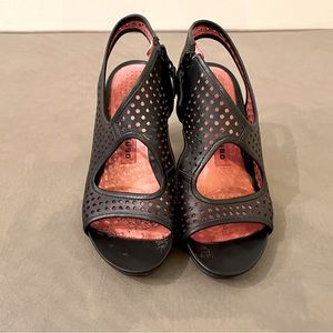 Tsubo ladies heeled shoe